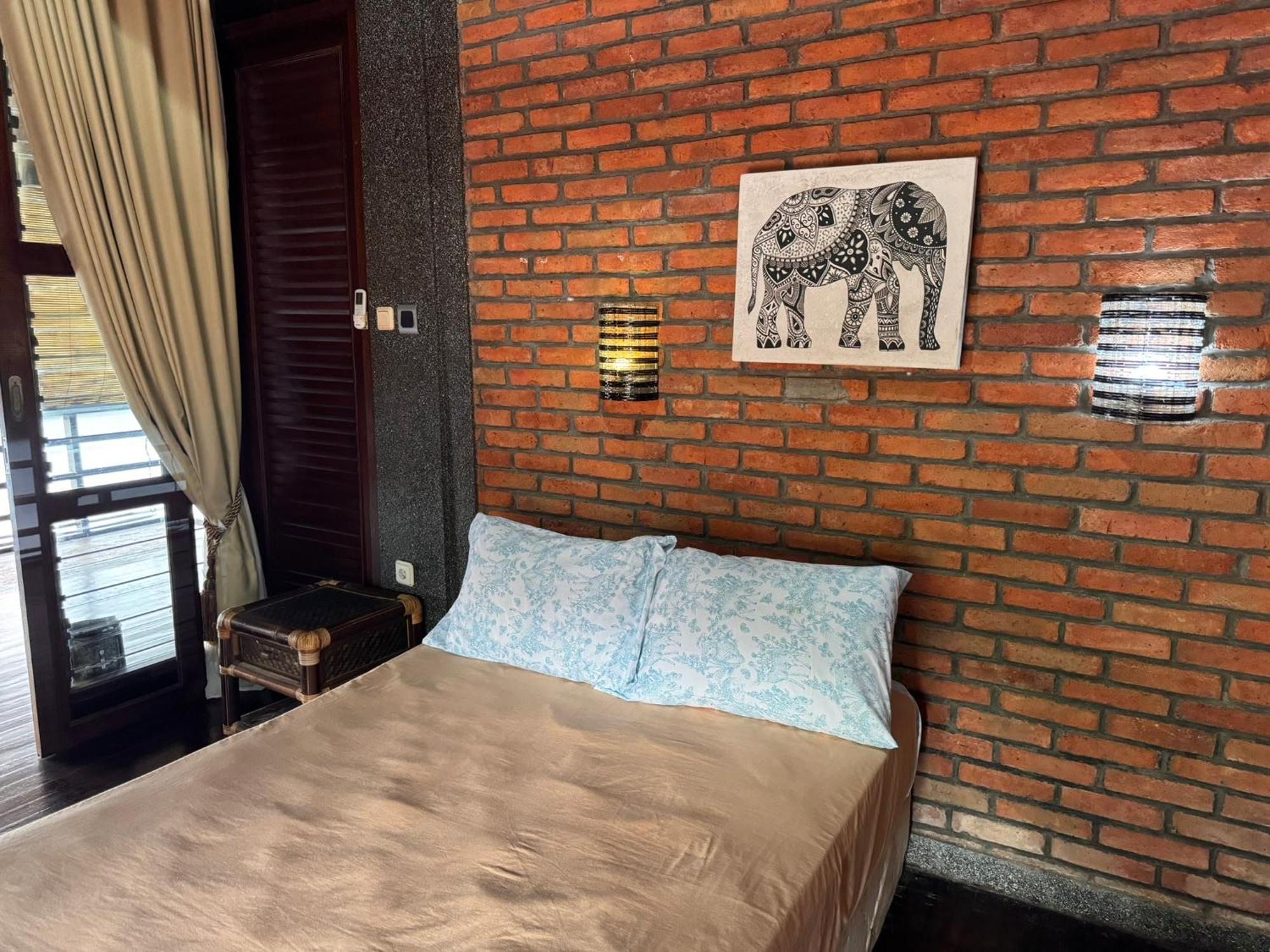 Giri Hill Homestay ヌサドゥア エクステリア 写真