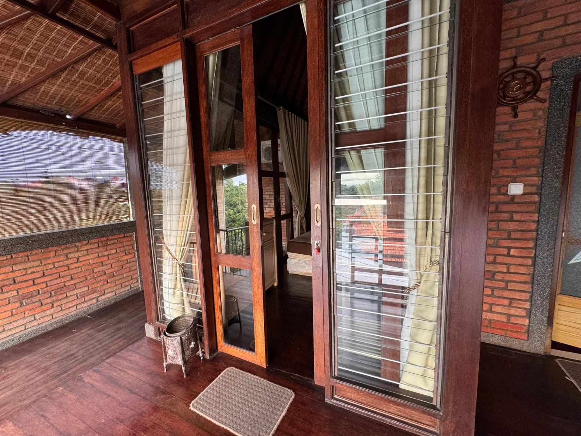 Giri Hill Homestay ヌサドゥア エクステリア 写真