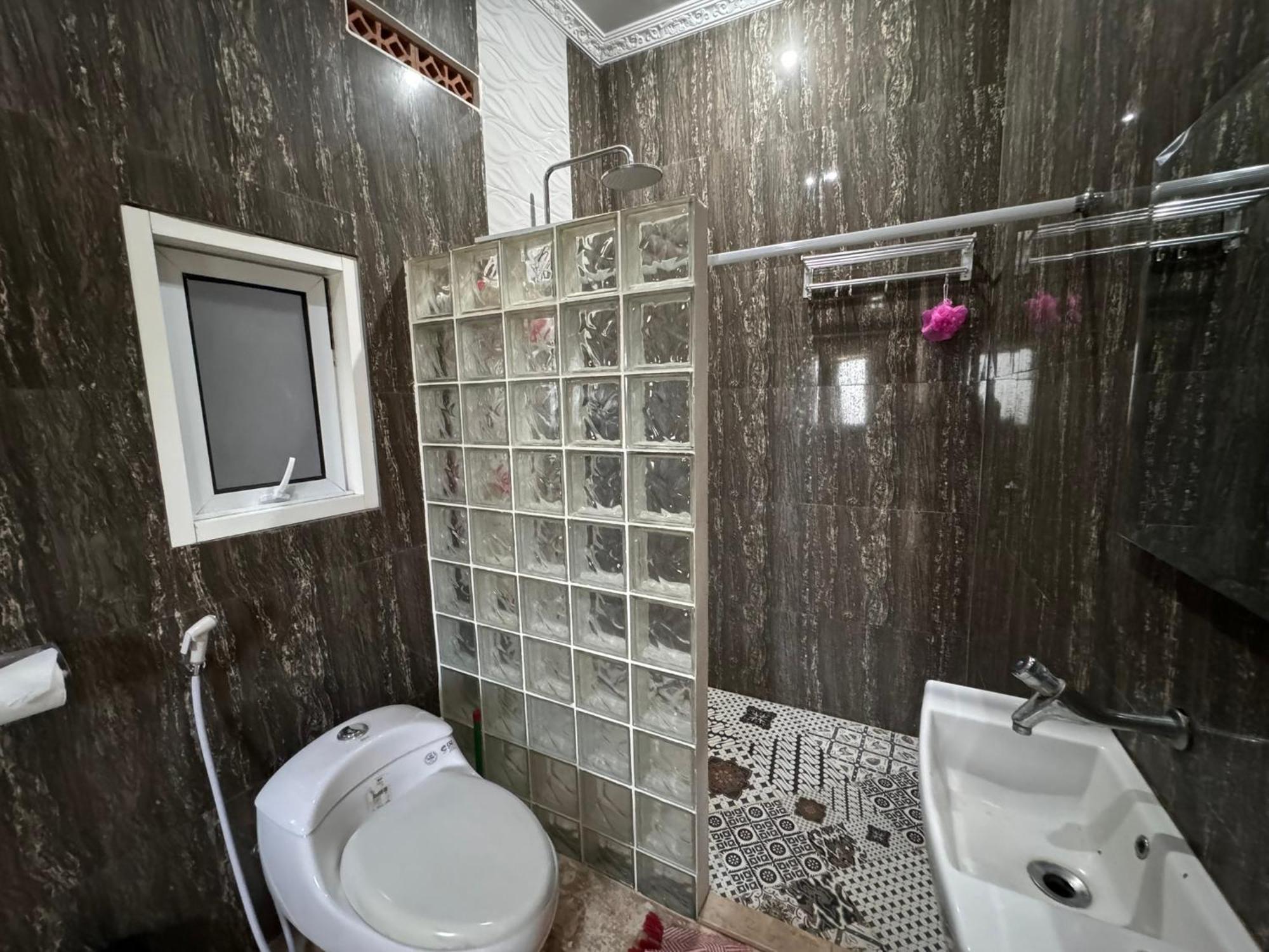Giri Hill Homestay ヌサドゥア エクステリア 写真