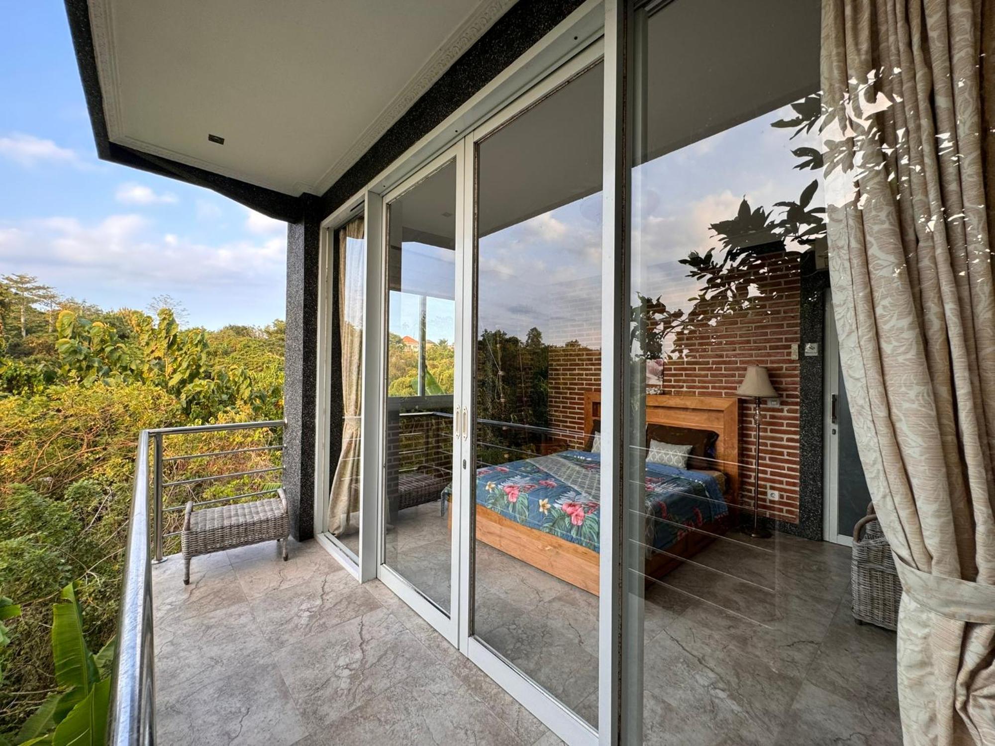 Giri Hill Homestay ヌサドゥア エクステリア 写真