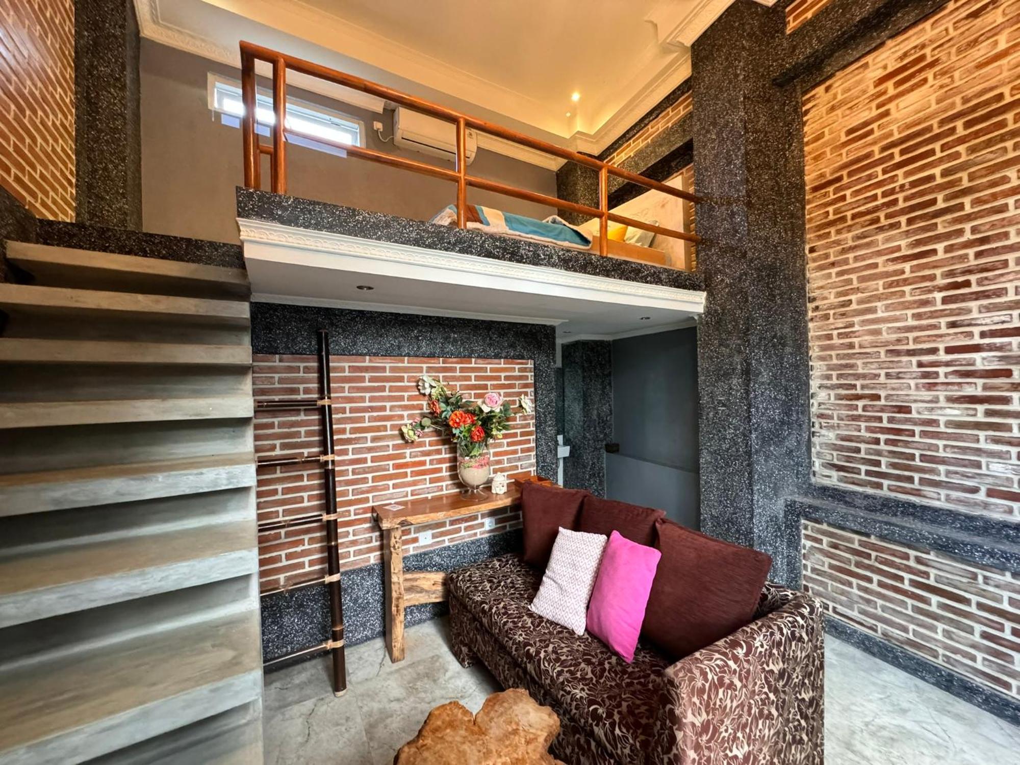 Giri Hill Homestay ヌサドゥア エクステリア 写真