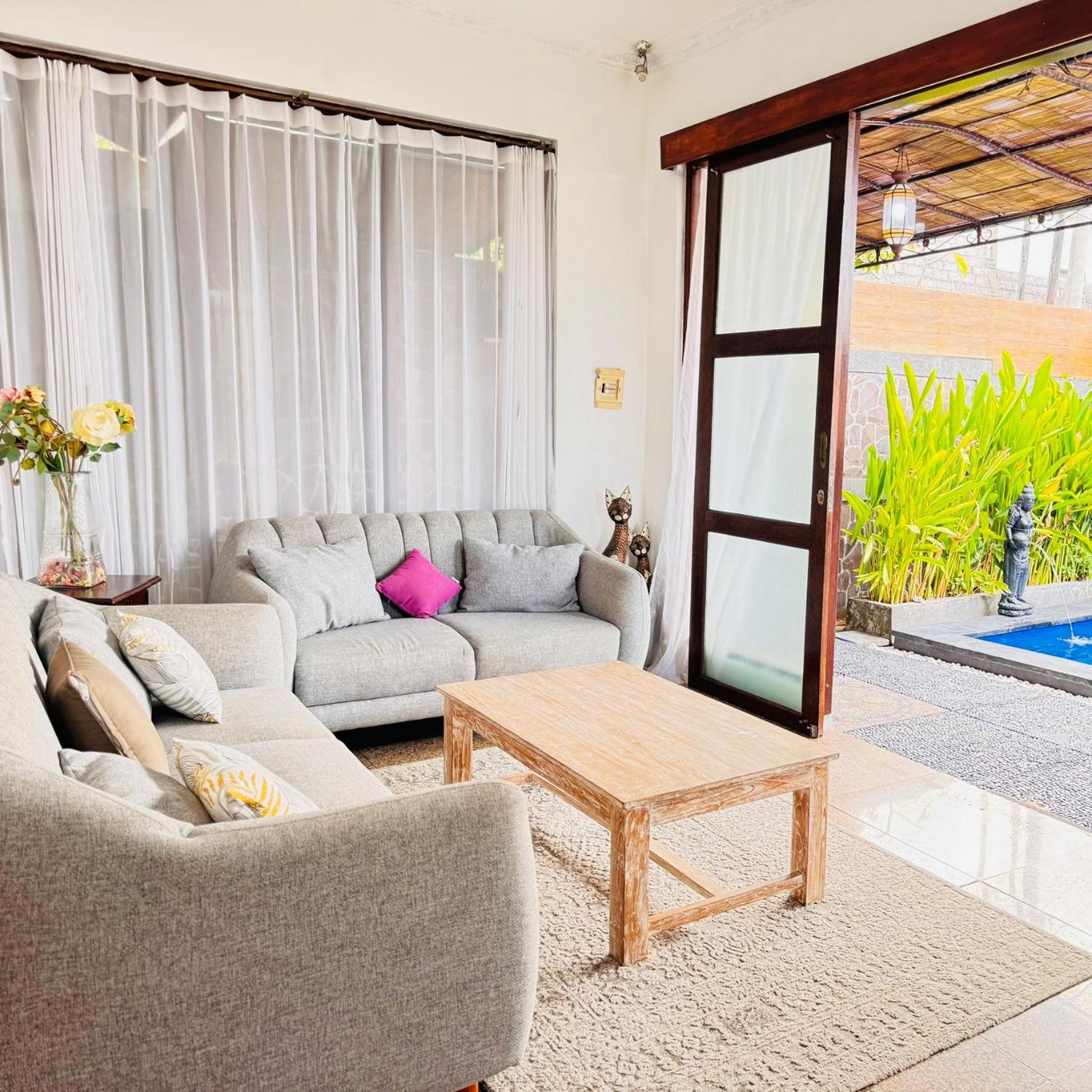 Giri Hill Homestay ヌサドゥア エクステリア 写真
